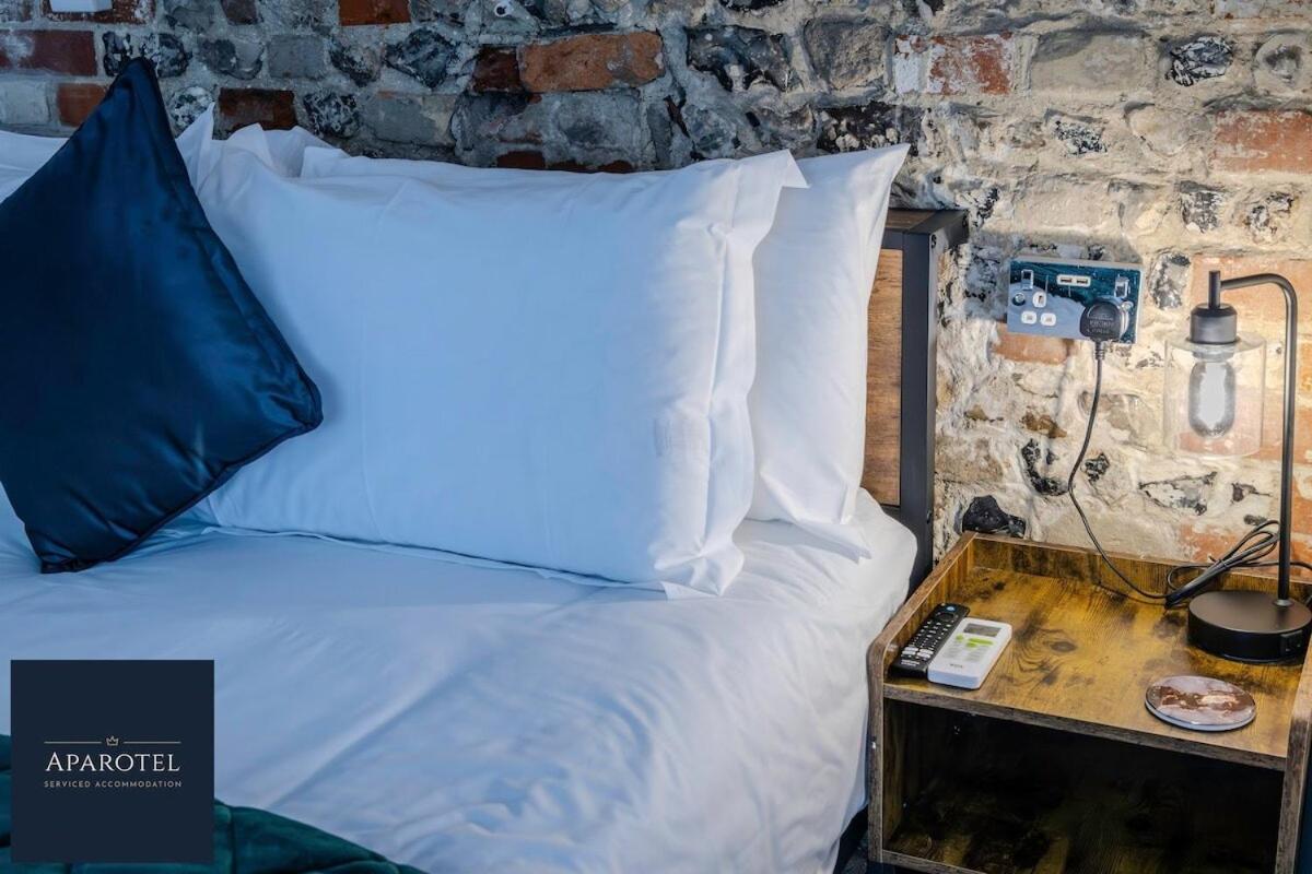Aparotel Serviced Apartments - Stonehenge, Amesbury Town Centre Esterno foto