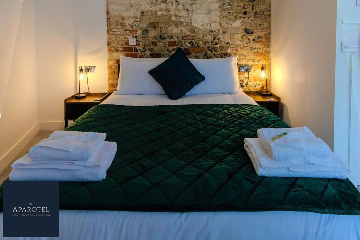 Aparotel Serviced Apartments - Stonehenge, Amesbury Town Centre Camera foto