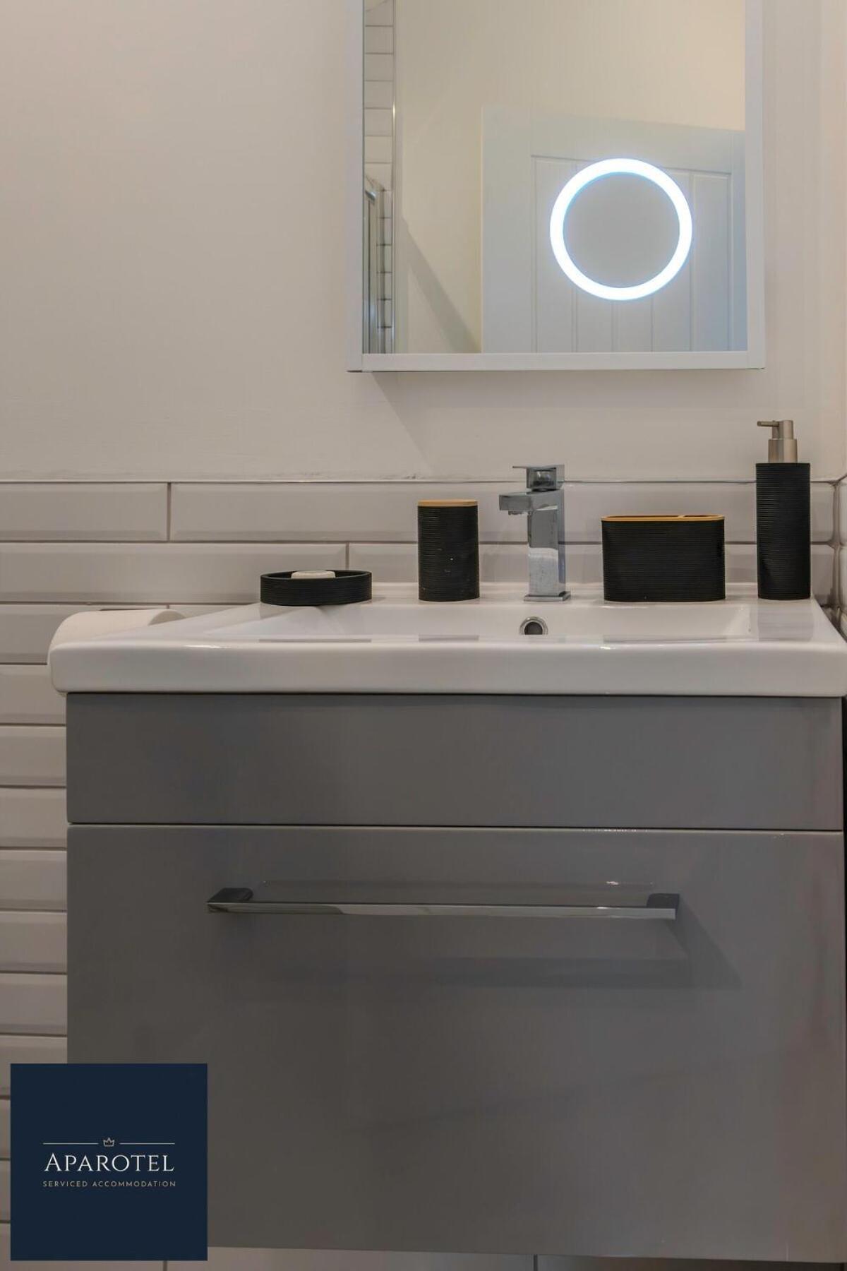 Aparotel Serviced Apartments - Stonehenge, Amesbury Town Centre Camera foto