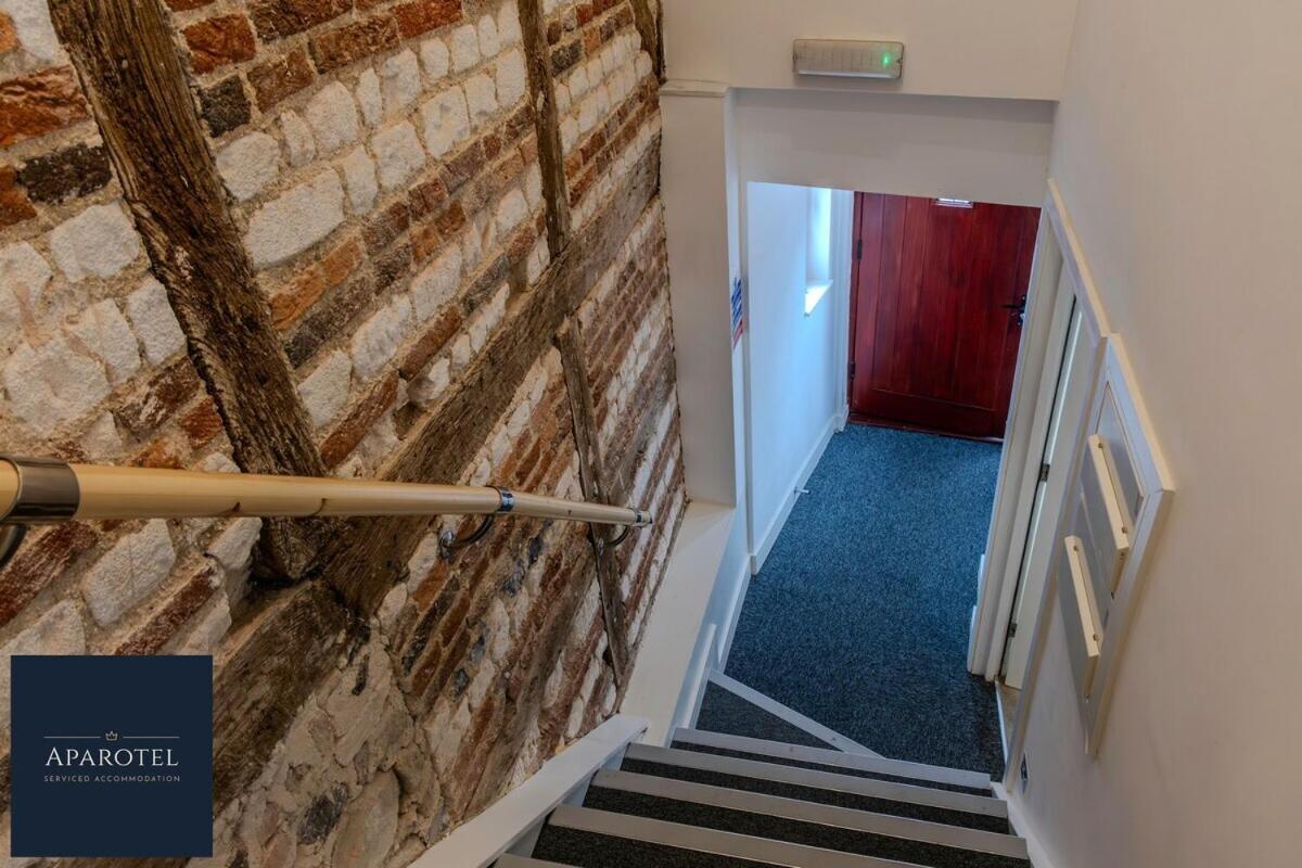 Aparotel Serviced Apartments - Stonehenge, Amesbury Town Centre Camera foto