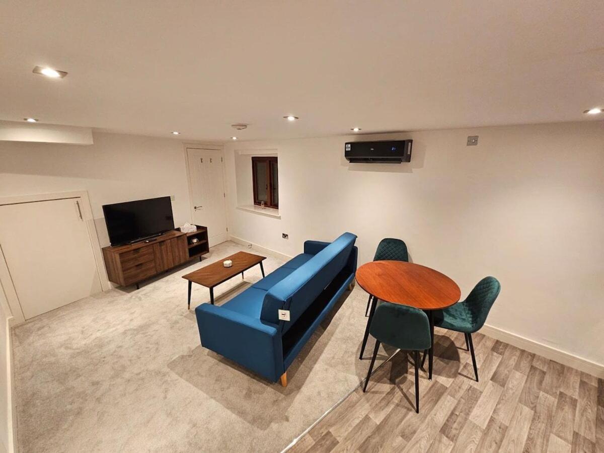 Aparotel Serviced Apartments - Stonehenge, Amesbury Town Centre Camera foto